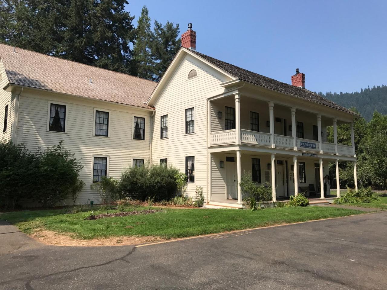 Wolf Creek Inn & Tavern エクステリア 写真